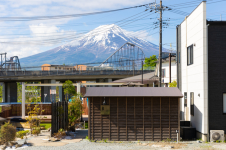 お天気に恵まれると大きな富士山が見えます