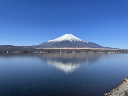 富士絶景の山中湖まで車で10分