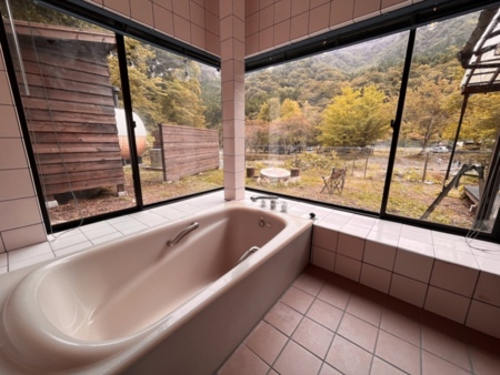 景色を見ながらお風呂、ブラインドも有り