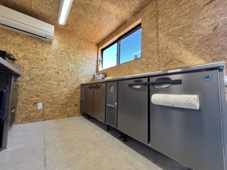 炊事棟_冷蔵庫_冷凍庫完備