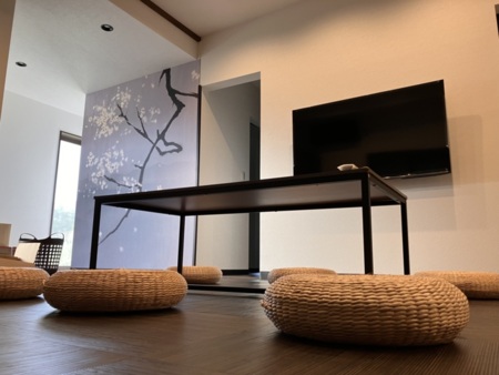 和室リビング兼寝室(布団4セット)