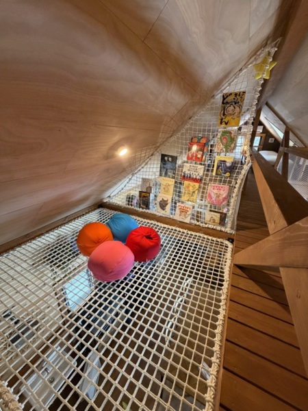 吹抜けにアスレチックネット♬