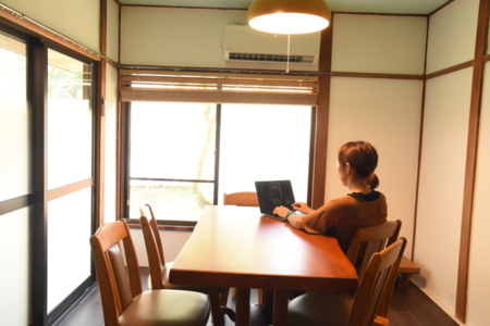 6人掛けテーブル。テレワークの利用も◎
