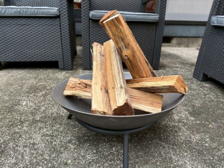 薪 無料サービス！焚き火も出来ます！